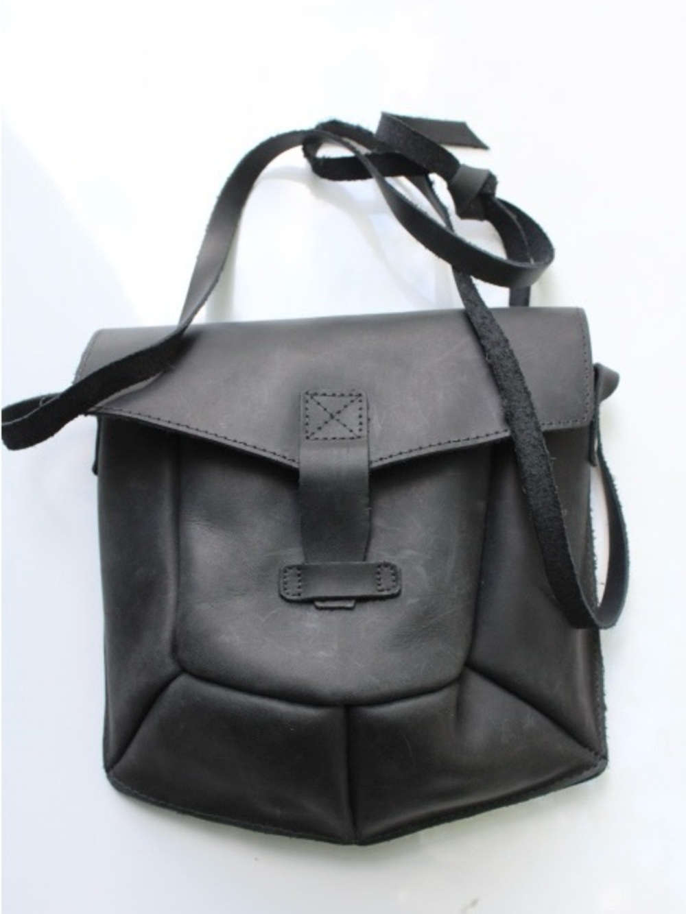 NWOT Hide & drink cross body bag Full